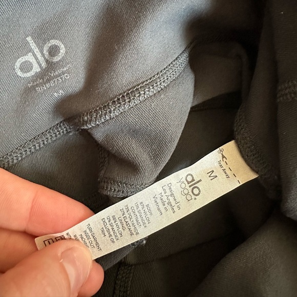 Alo Yoga High-Waist Cargo Legging Anthracite grey size medium sold out online - Picture 3 of 9